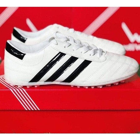 GIÀY BÓNG ĐÁ BIG SIZE WIKA 3 SỌC (tặng tất dệt)- GIÀY PHỦI SIZE 44 & SIZE 45 - Đã may full đế